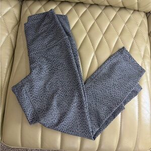 Lululemon Athletica - Leggings (think Size 4) - gently worn.